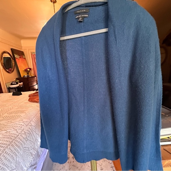 Tahari cashmere sweater - Picture 4 of 4
